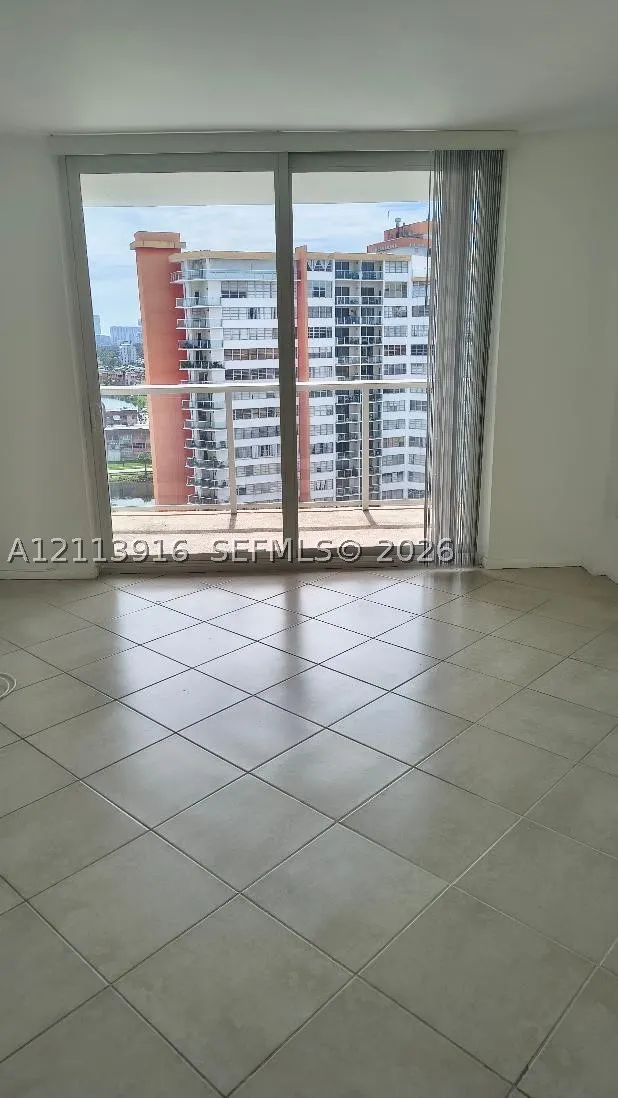 1301 miami gardens Dr #1521 W