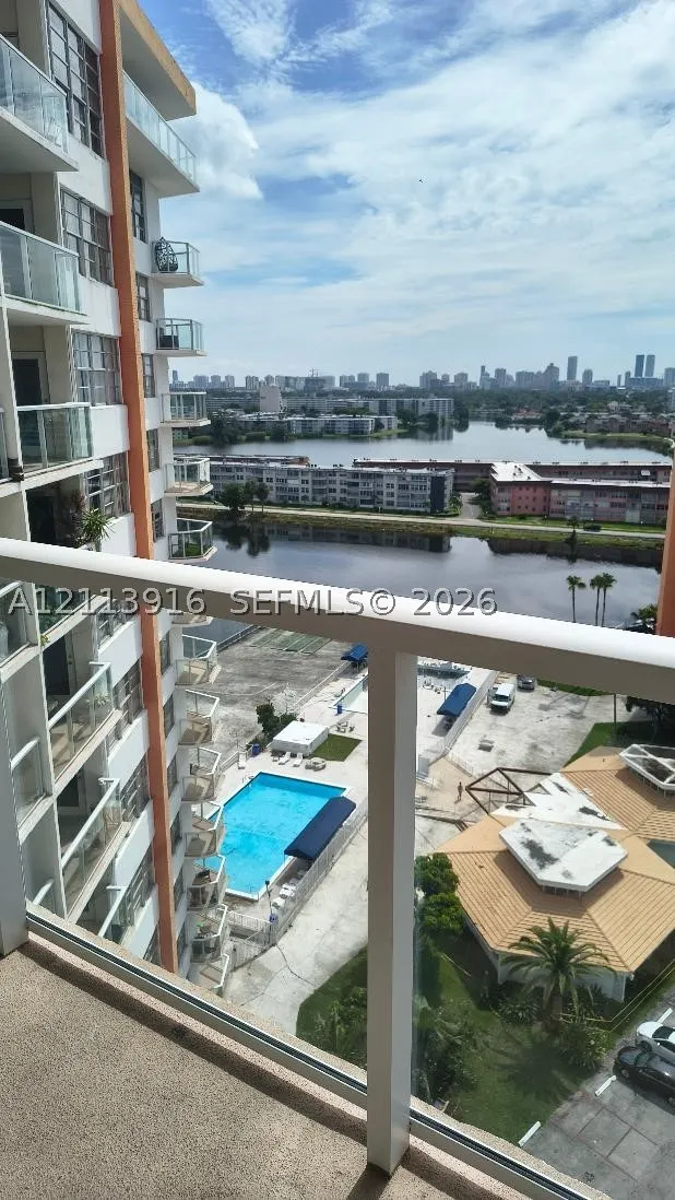 1301 miami gardens Dr #1521 W