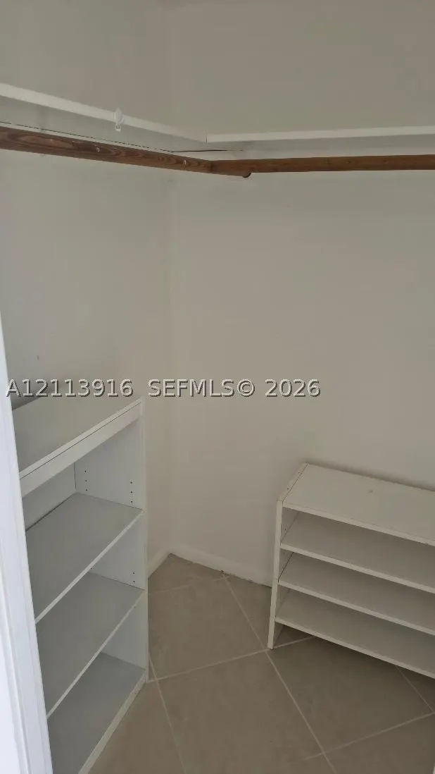 1301 miami gardens Dr #1521 W