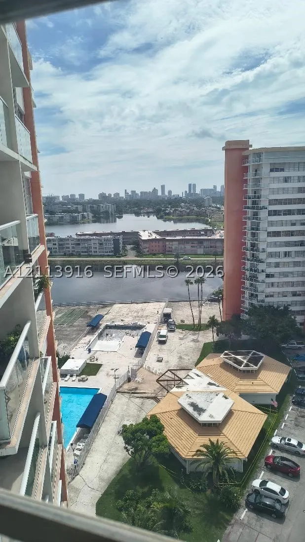 1301 miami gardens Dr #1521 W