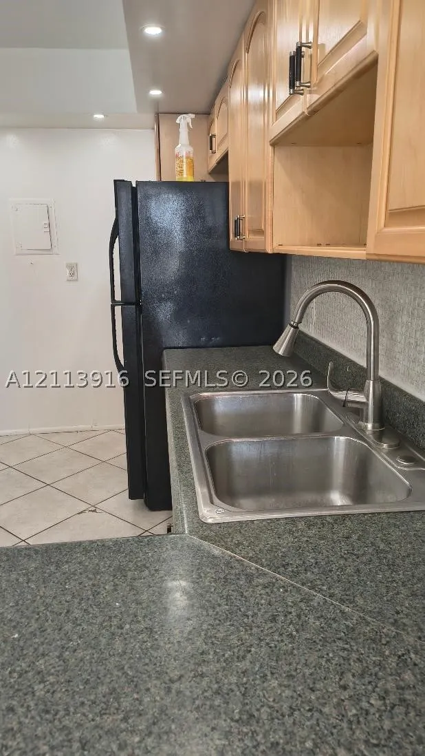 1301 miami gardens Dr #1521 W