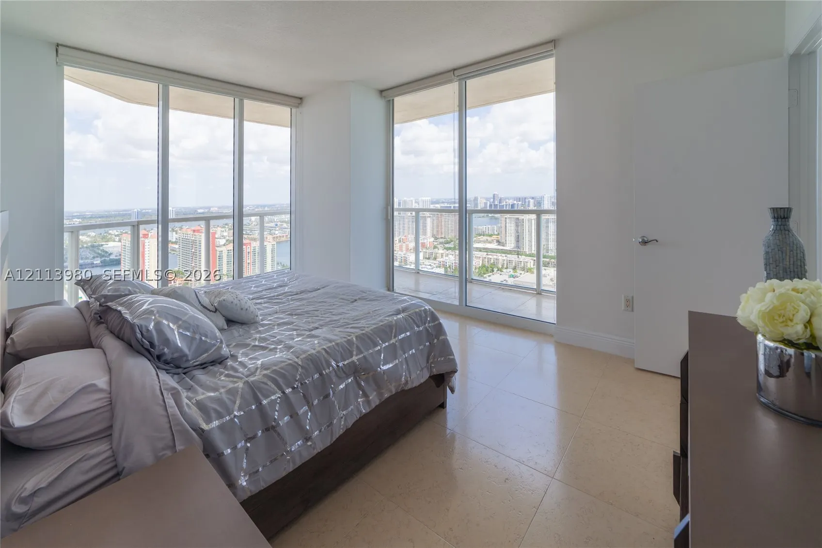 16699 Collins Ave(avlbnow) #3707