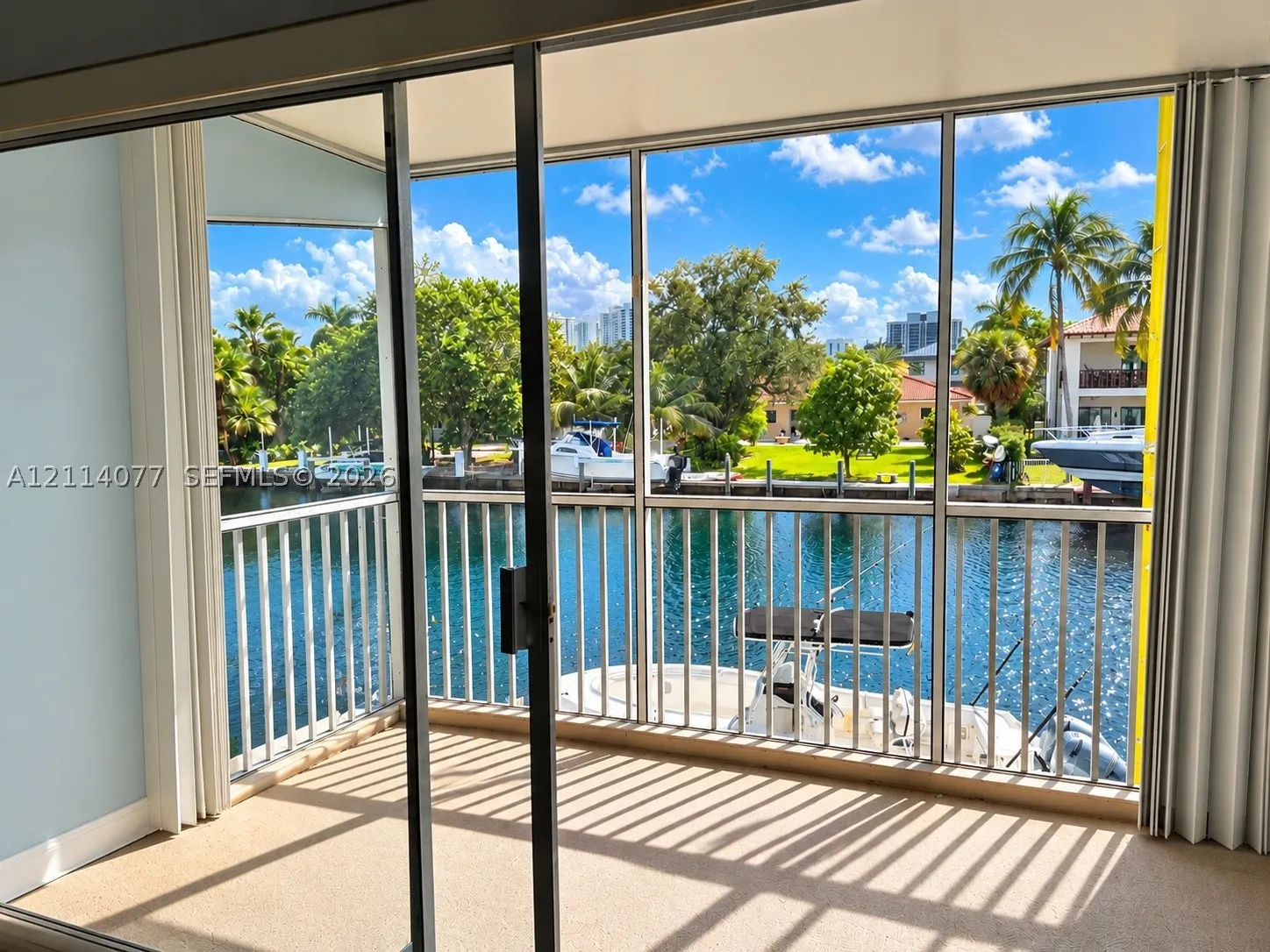 465 Paradise Isle Blvd #206