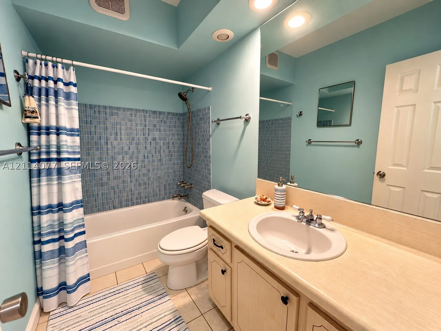 465 Paradise Isle Blvd #206