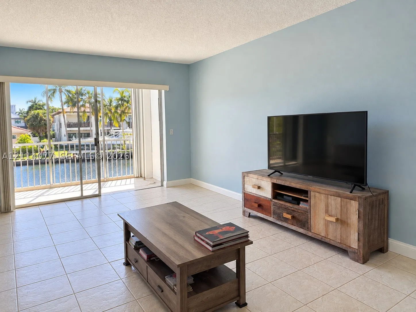 465 Paradise Isle Blvd #206