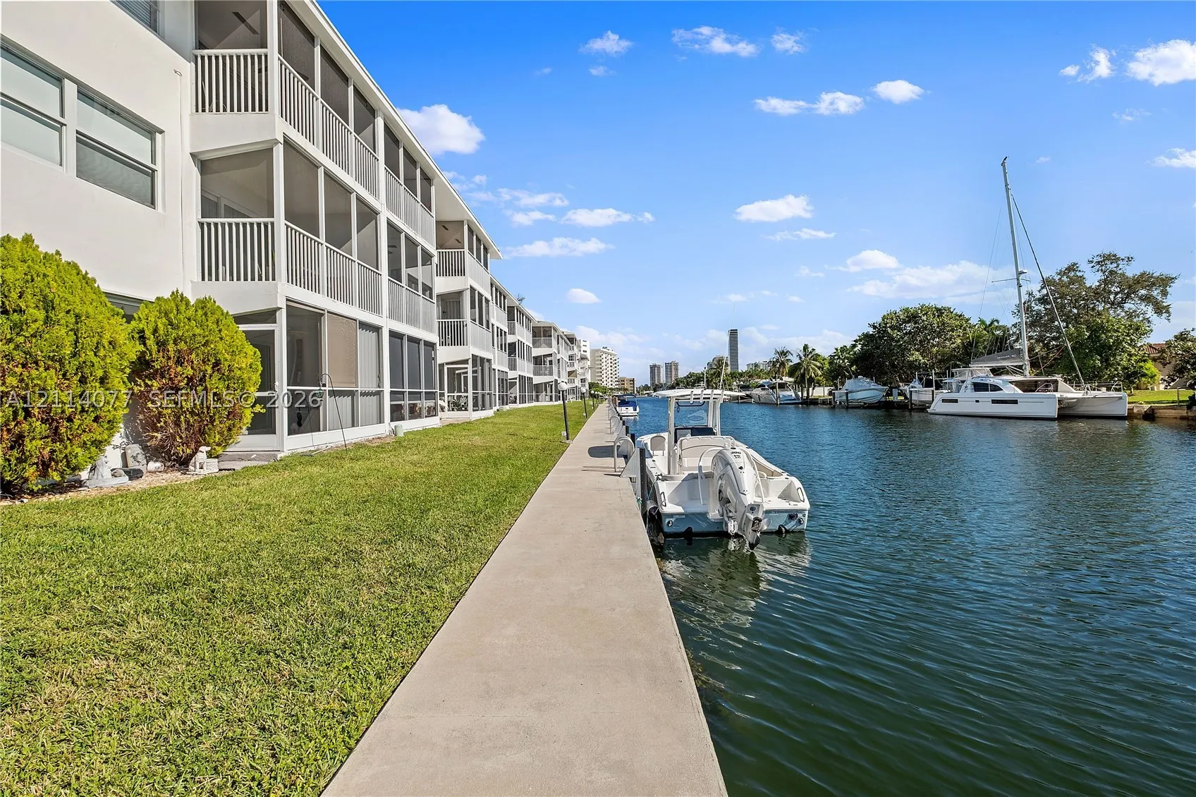 465 Paradise Isle Blvd #206