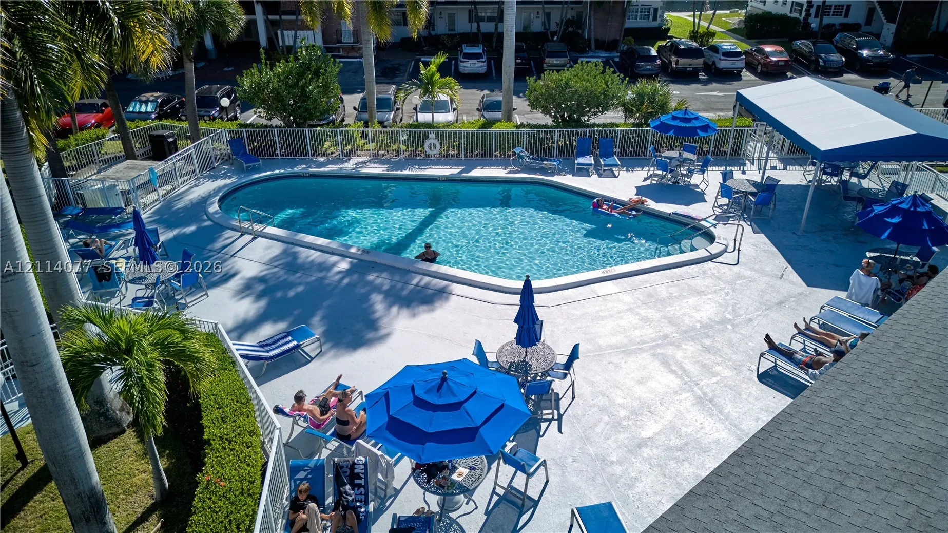 465 Paradise Isle Blvd #206