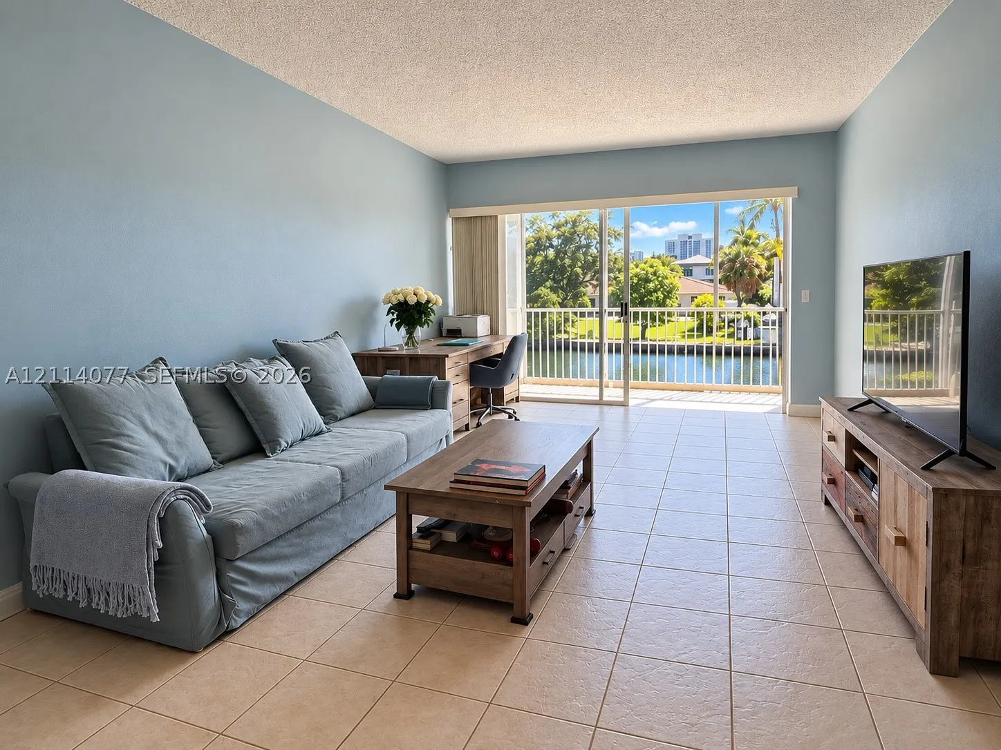 465 Paradise Isle Blvd #206