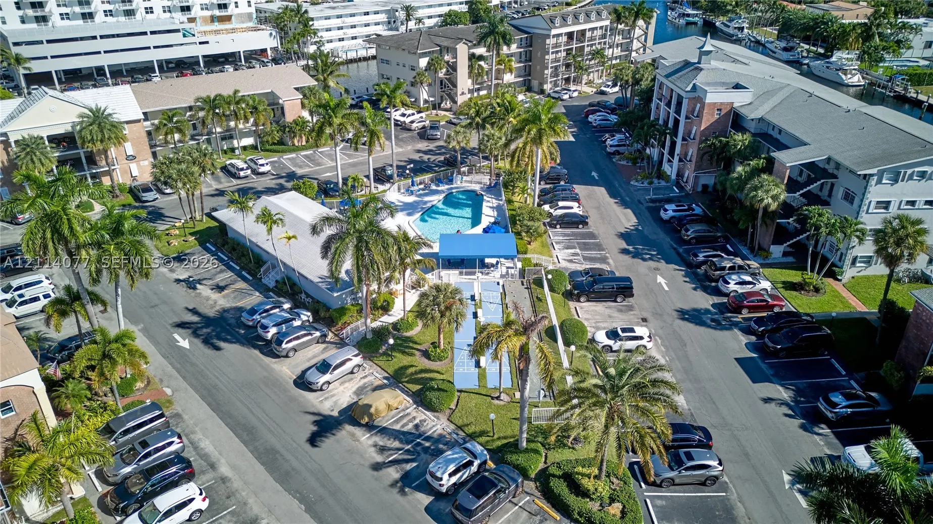 465 Paradise Isle Blvd #206