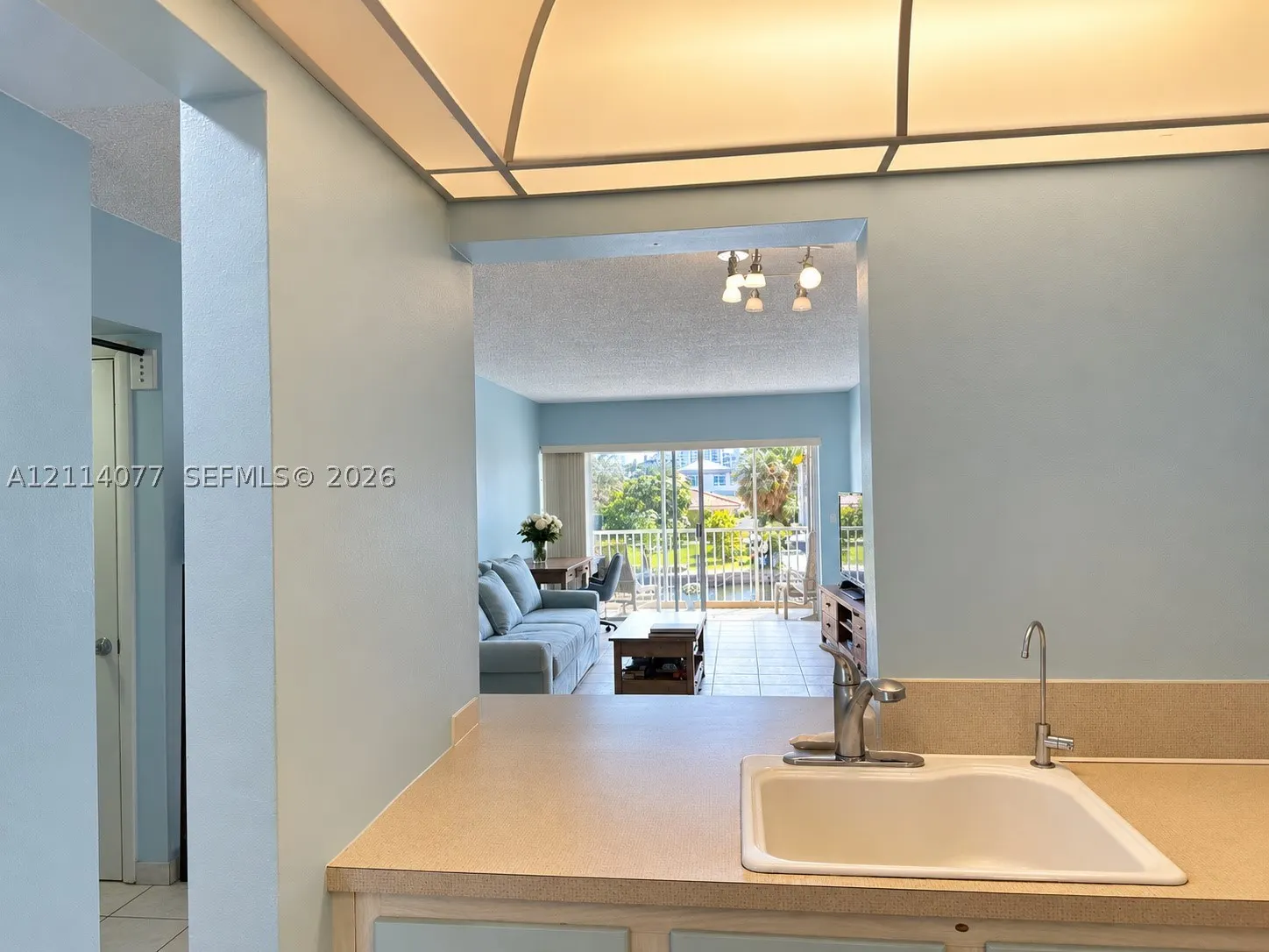 465 Paradise Isle Blvd #206