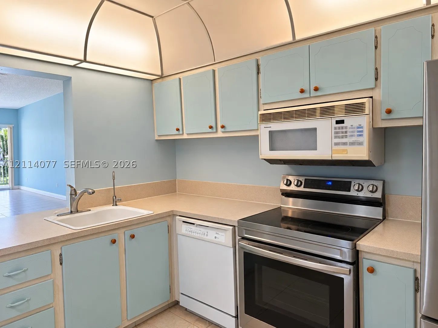 465 Paradise Isle Blvd #206