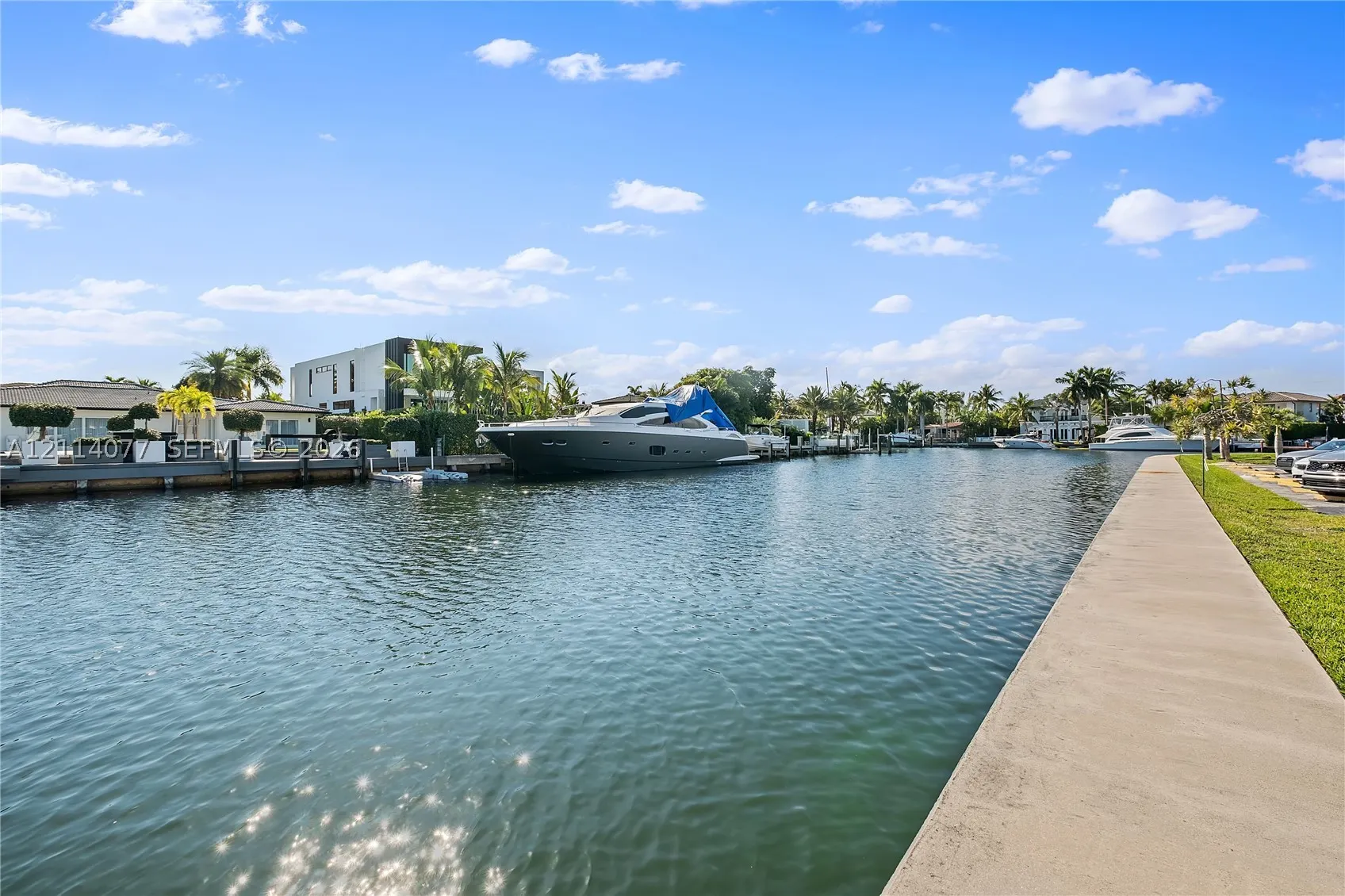 465 Paradise Isle Blvd #206