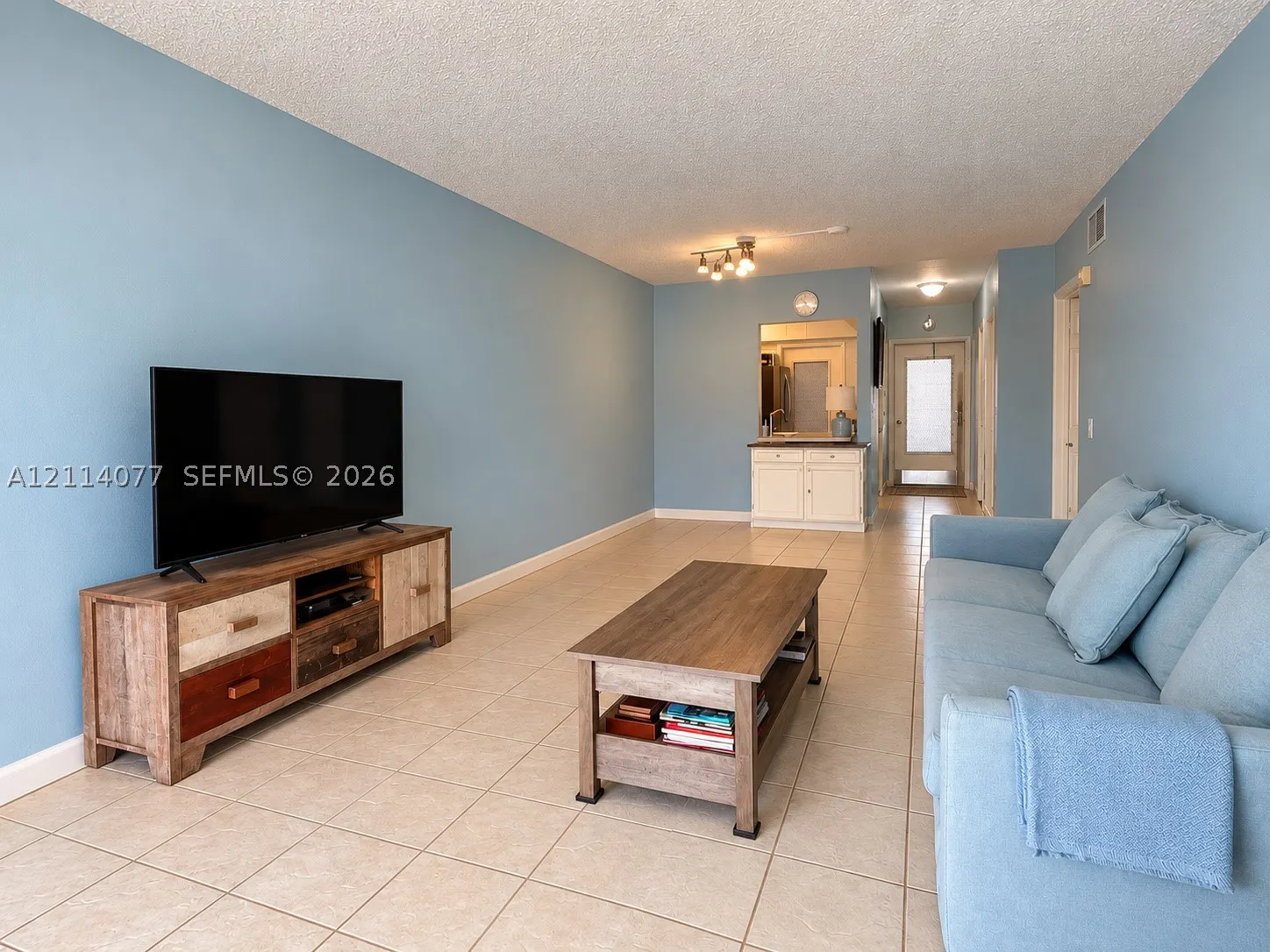 465 Paradise Isle Blvd #206