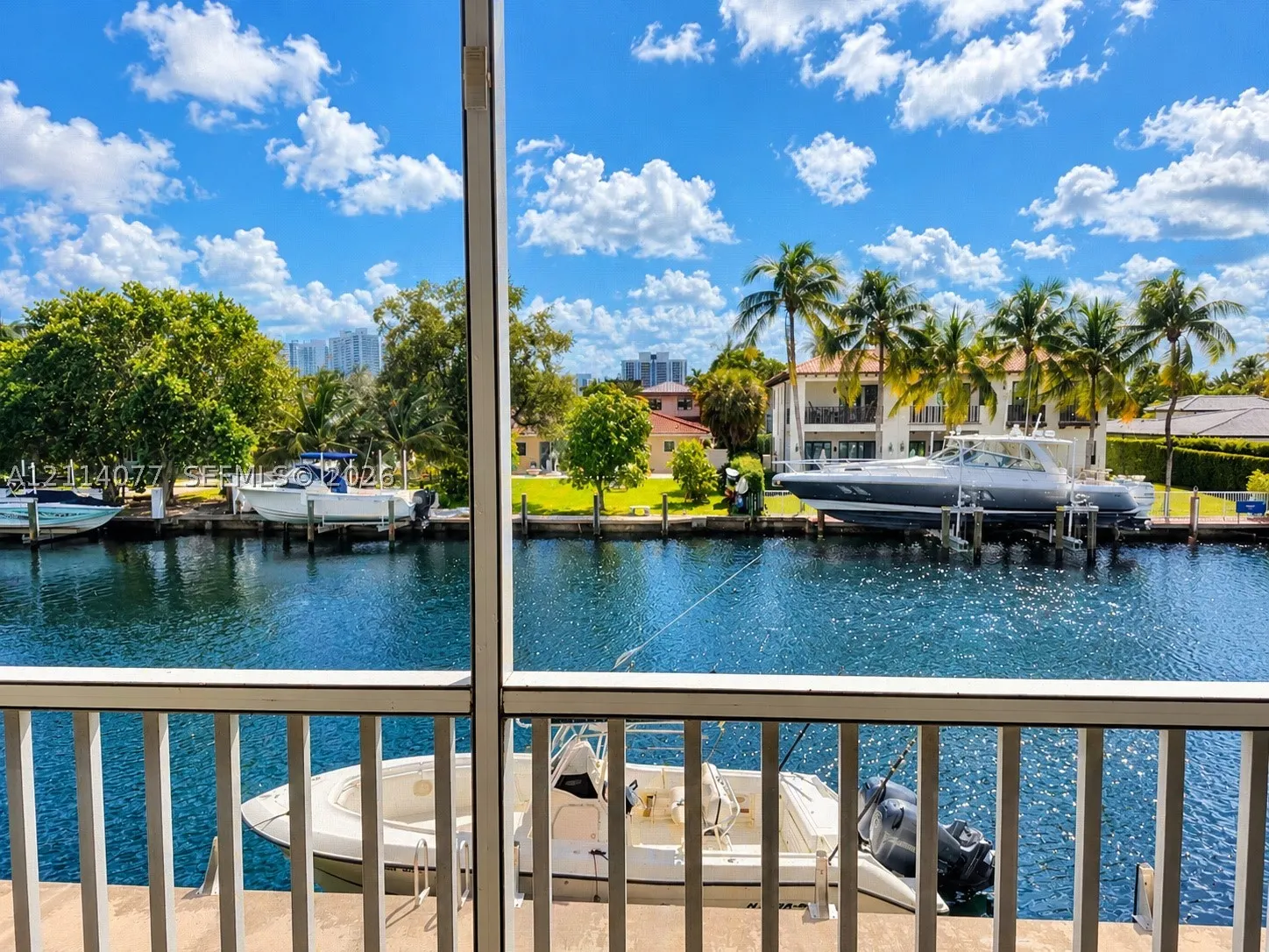465 Paradise Isle Blvd #206