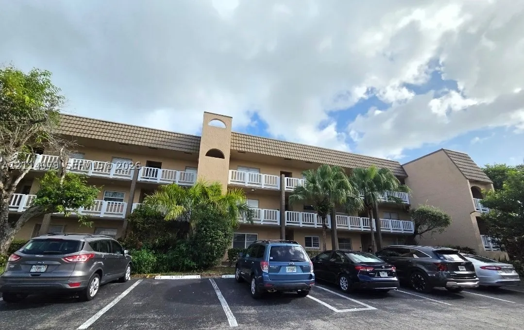9241 Sunrise Lakes Blvd #109