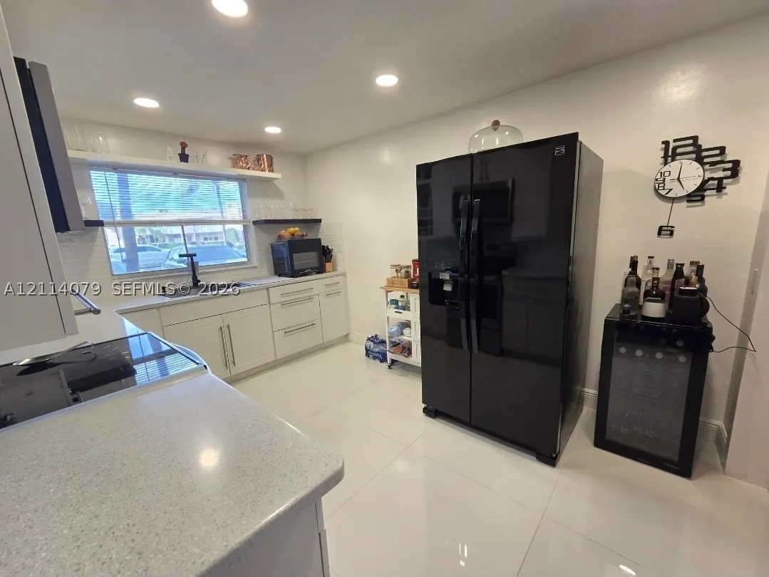 9241 Sunrise Lakes Blvd #109