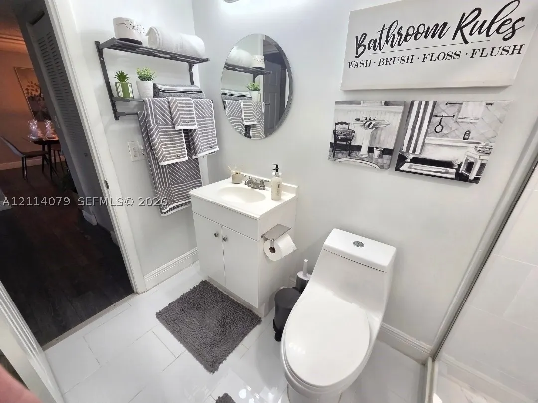 9241 Sunrise Lakes Blvd #109