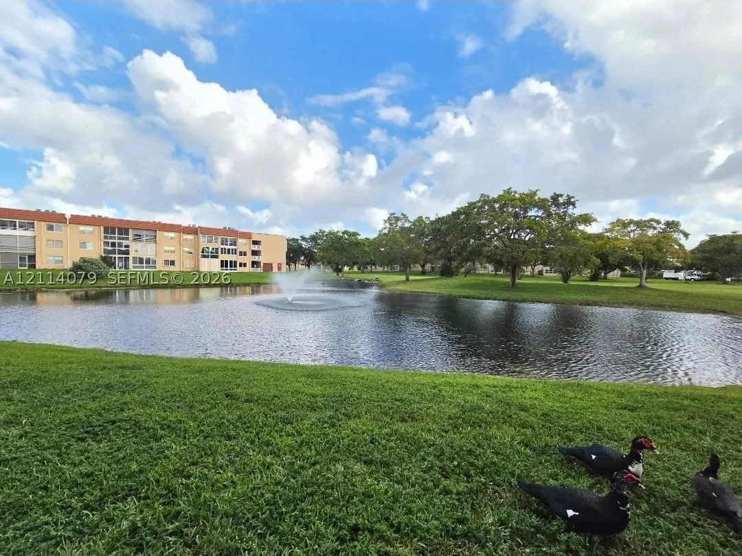 9241 Sunrise Lakes Blvd #109