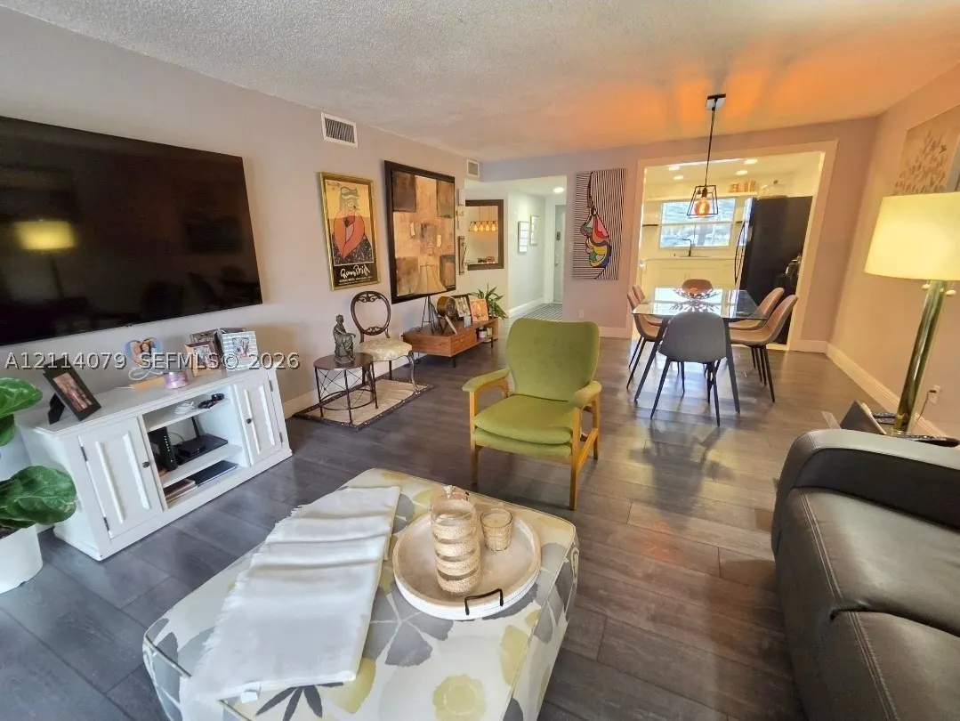 9241 Sunrise Lakes Blvd #109