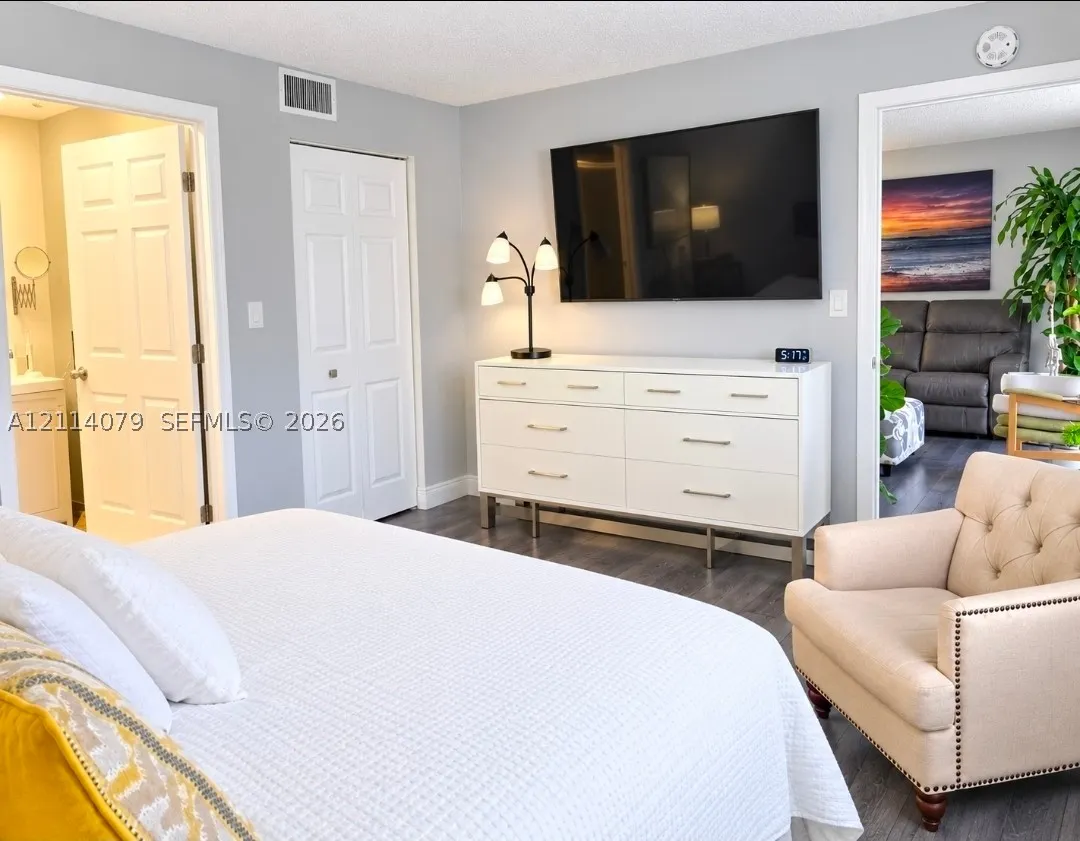 9241 Sunrise Lakes Blvd #109