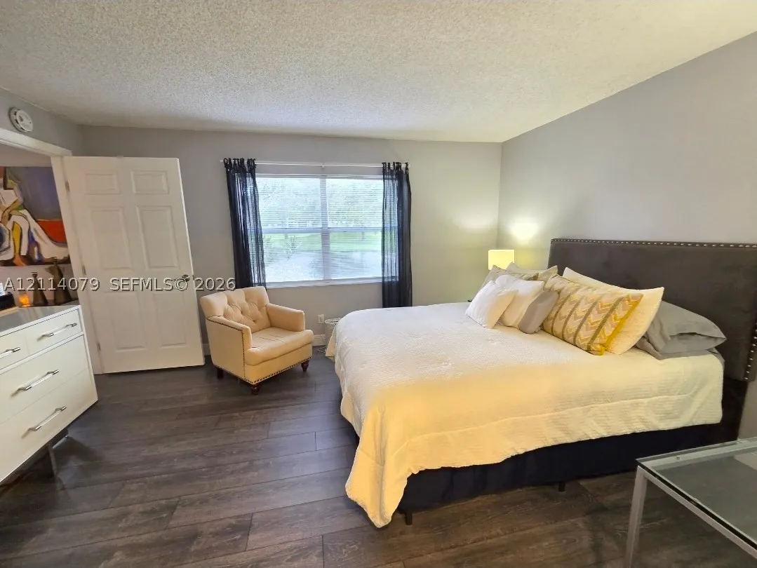 9241 Sunrise Lakes Blvd #109