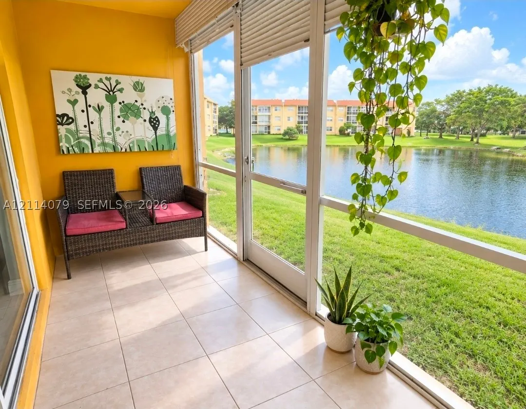 9241 Sunrise Lakes Blvd #109