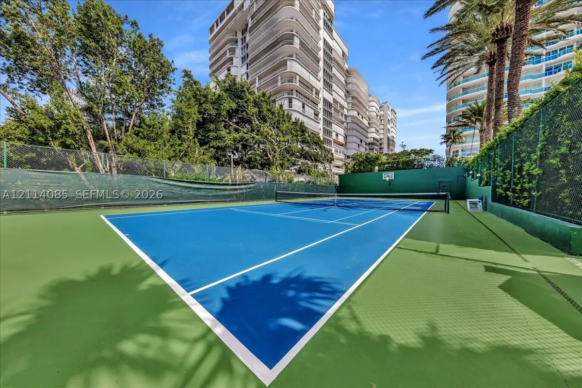 10101 Collins Ave #8D