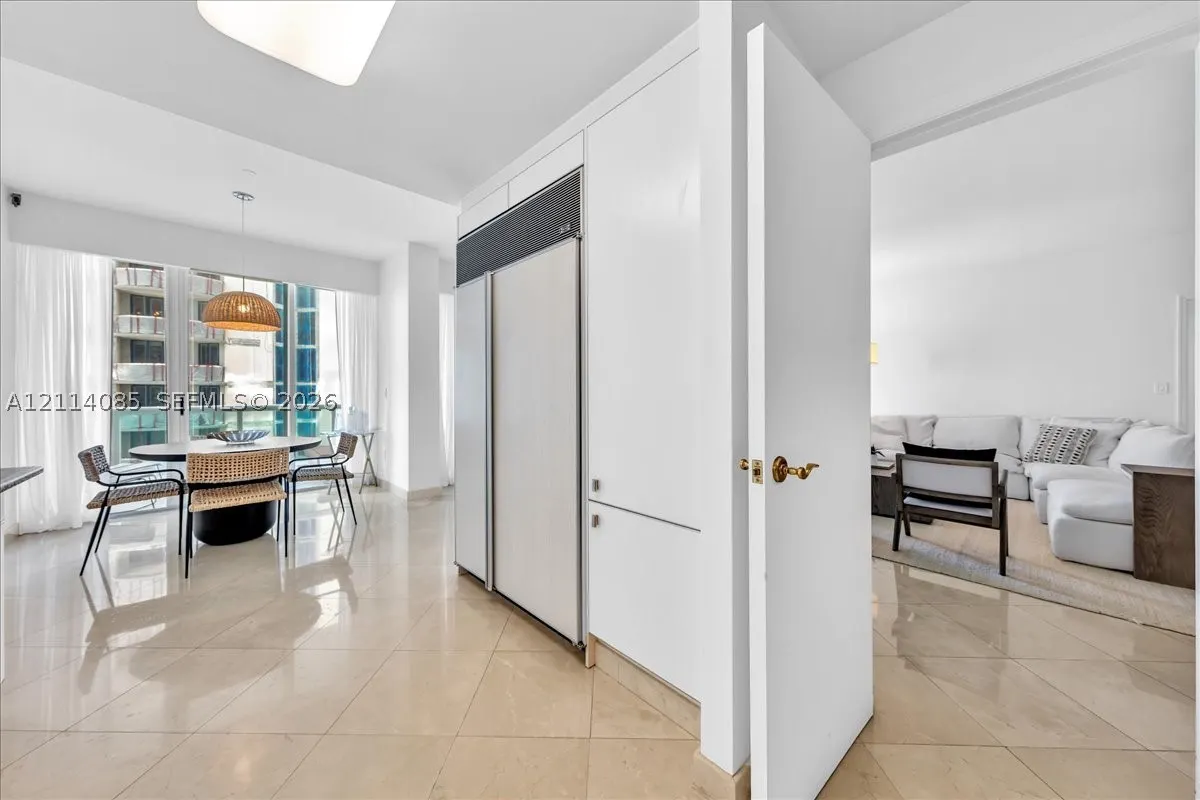 10101 Collins Ave #8D