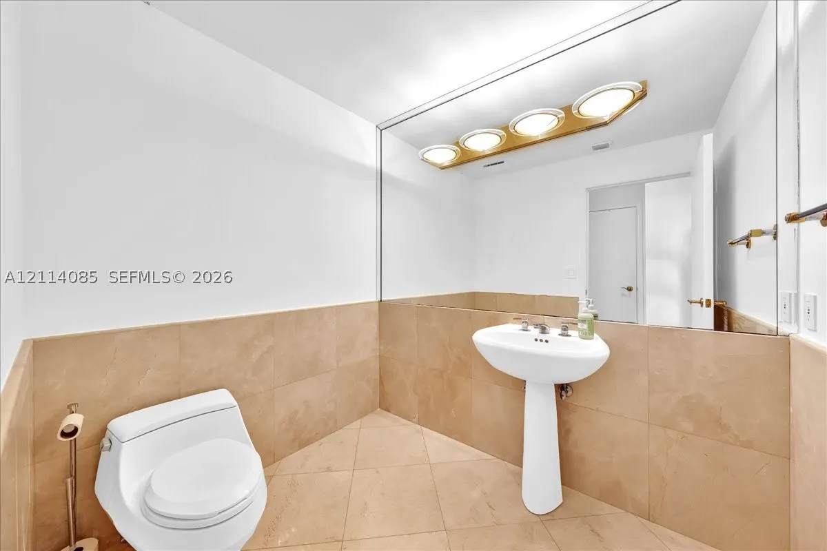10101 Collins Ave #8D