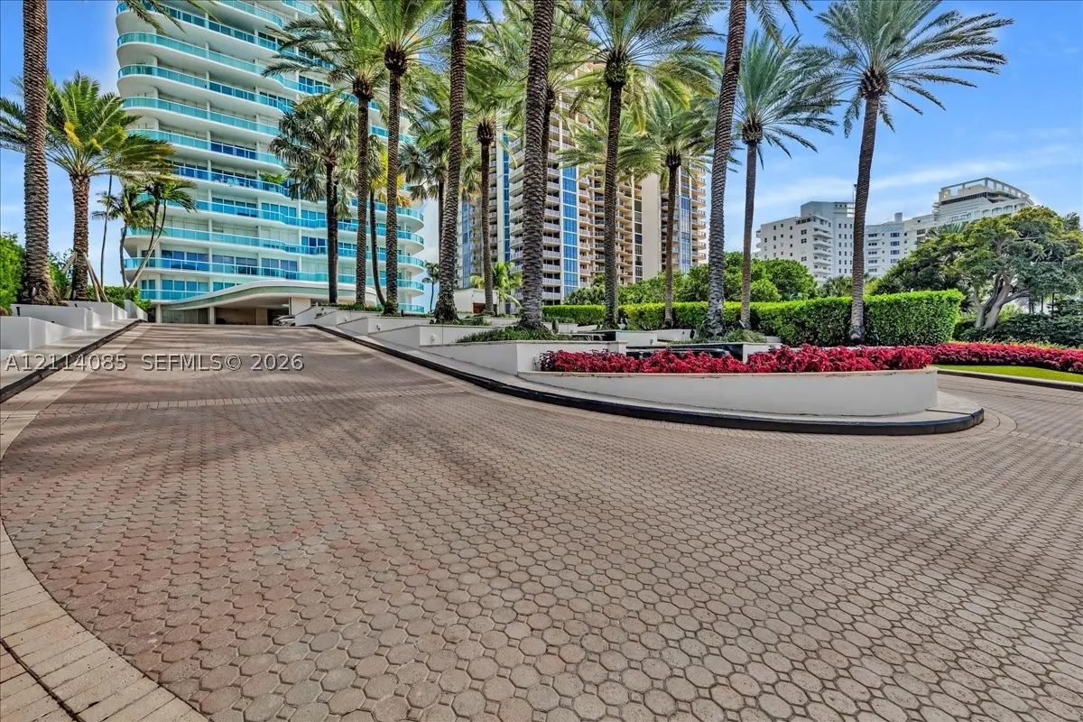 10101 Collins Ave #8D