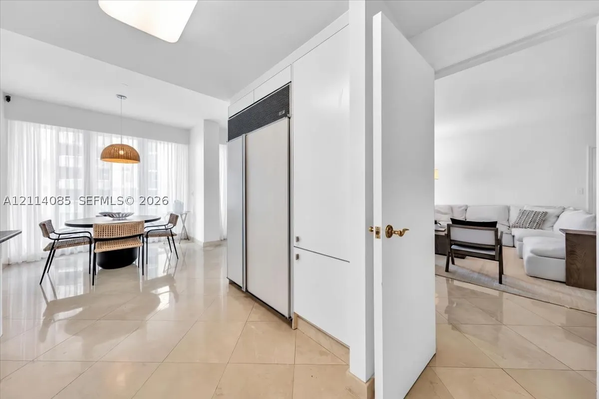 10101 Collins Ave #8D