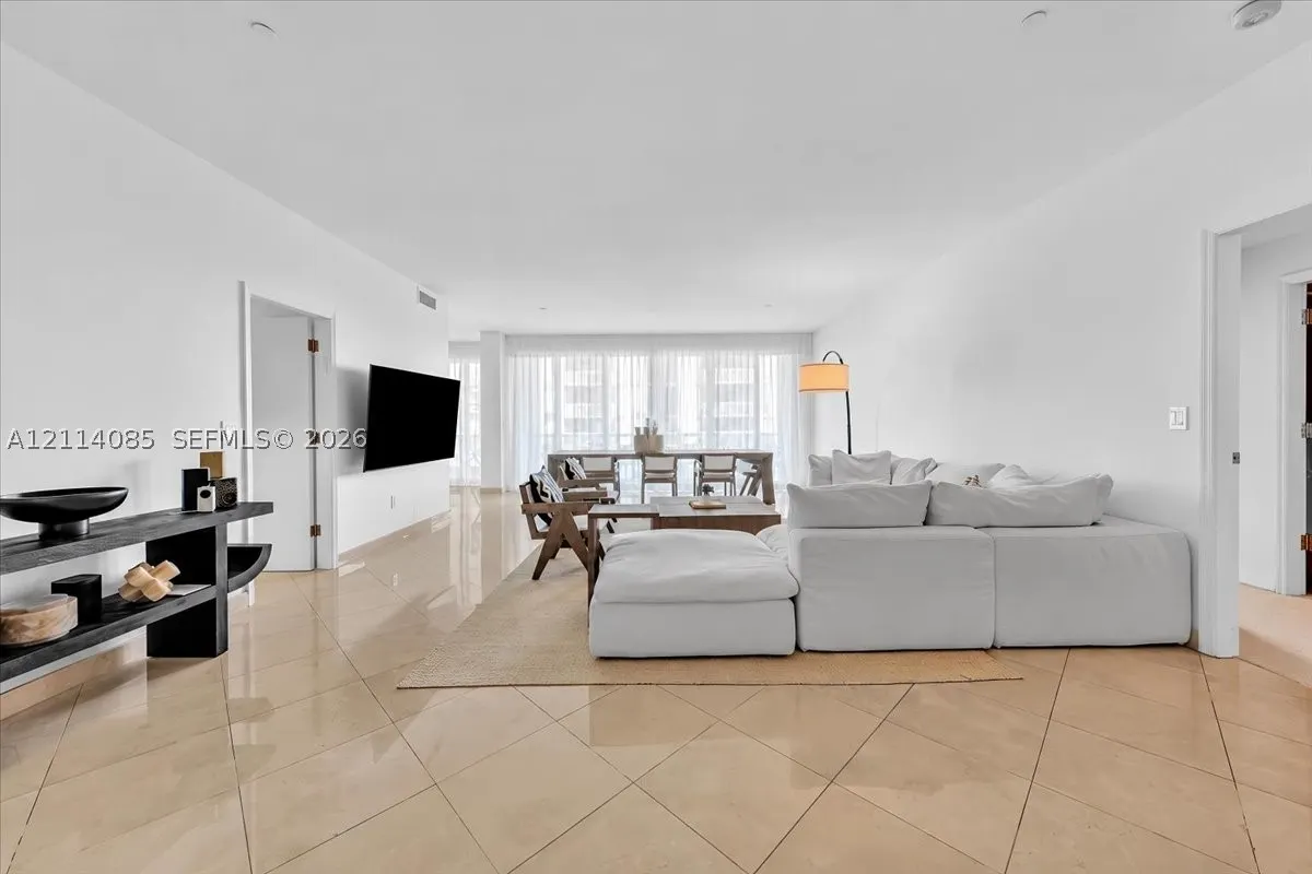 10101 Collins Ave #8D