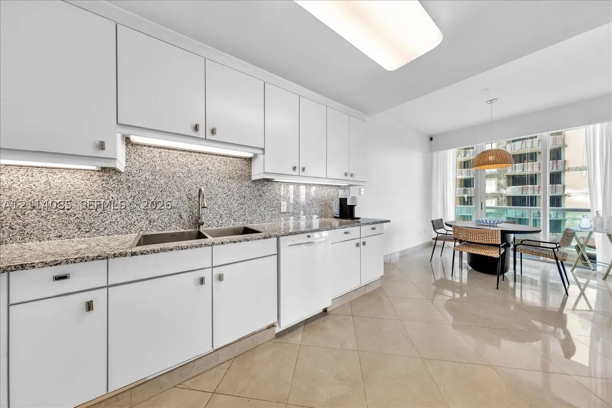 10101 Collins Ave #8D