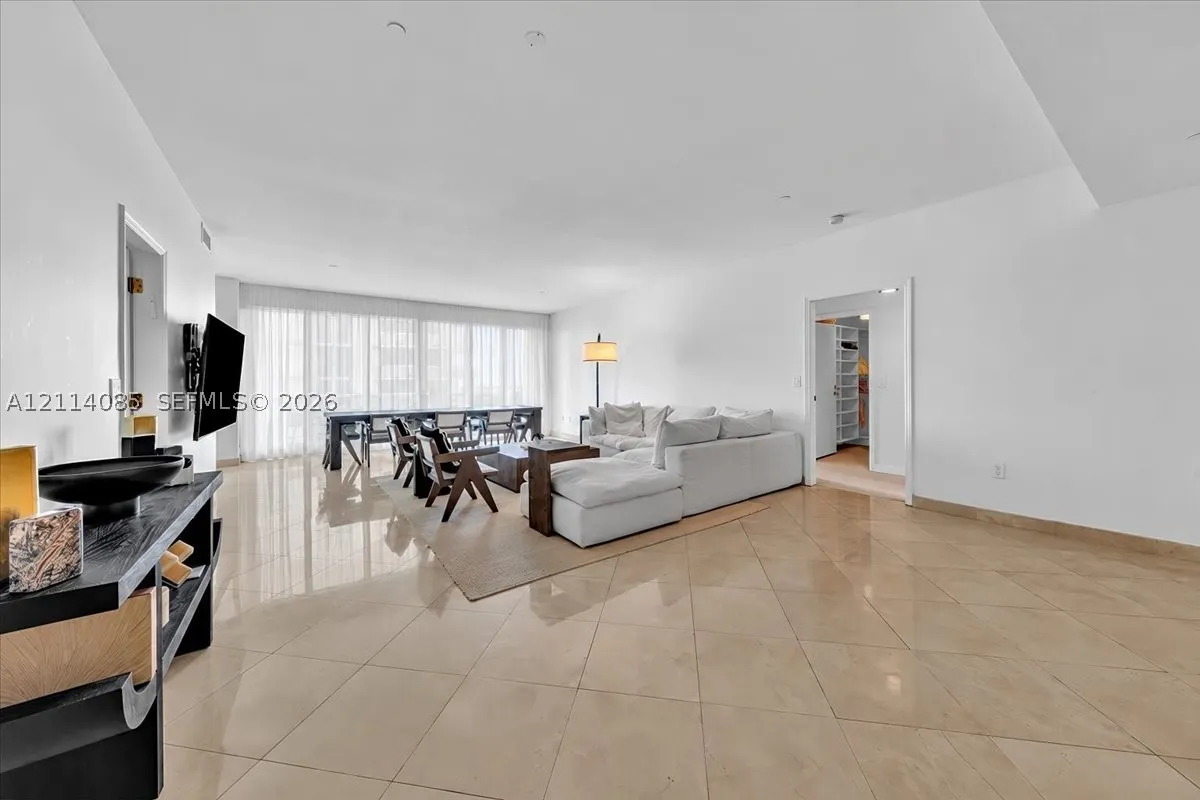 10101 Collins Ave #8D
