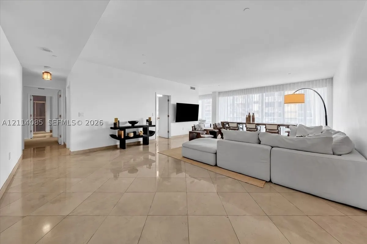 10101 Collins Ave #8D