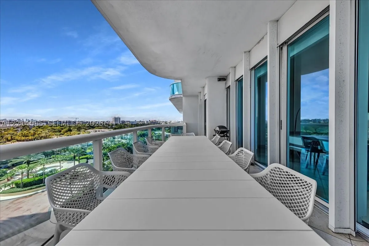 10101 Collins Ave #8D