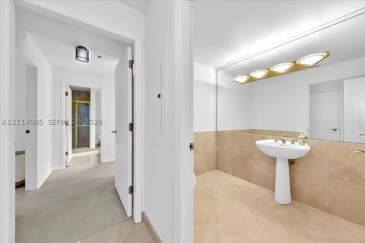 10101 Collins Ave #8D