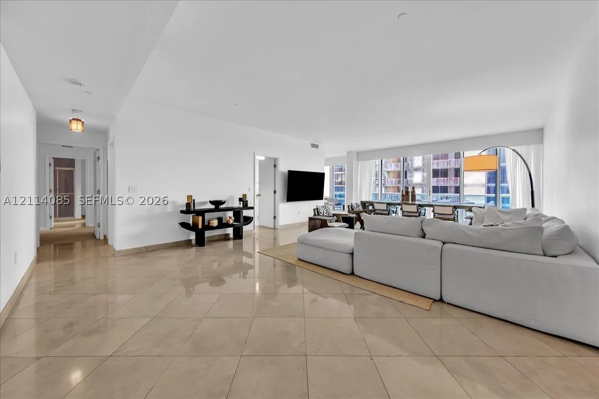 10101 Collins Ave #8D
