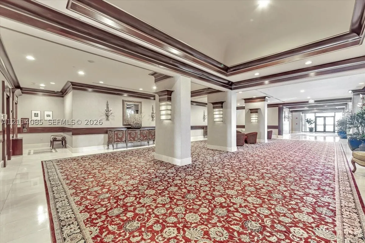 10101 Collins Ave #8D