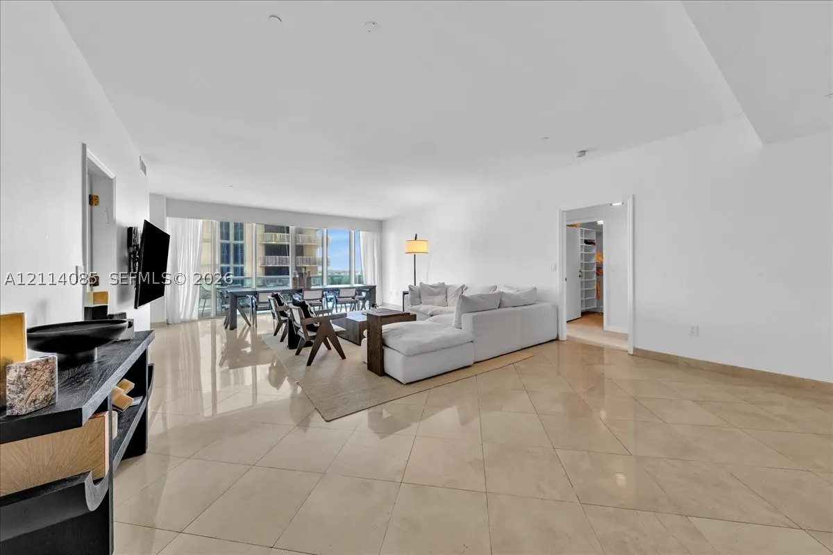 10101 Collins Ave #8D