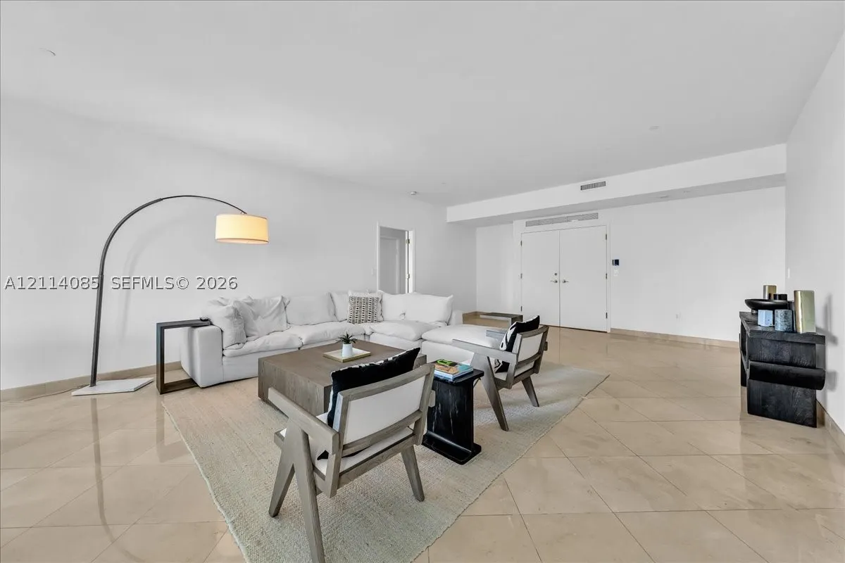 10101 Collins Ave #8D