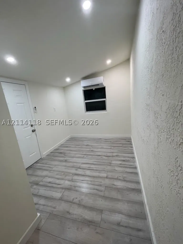 2484 SW 10th St #4 - eff