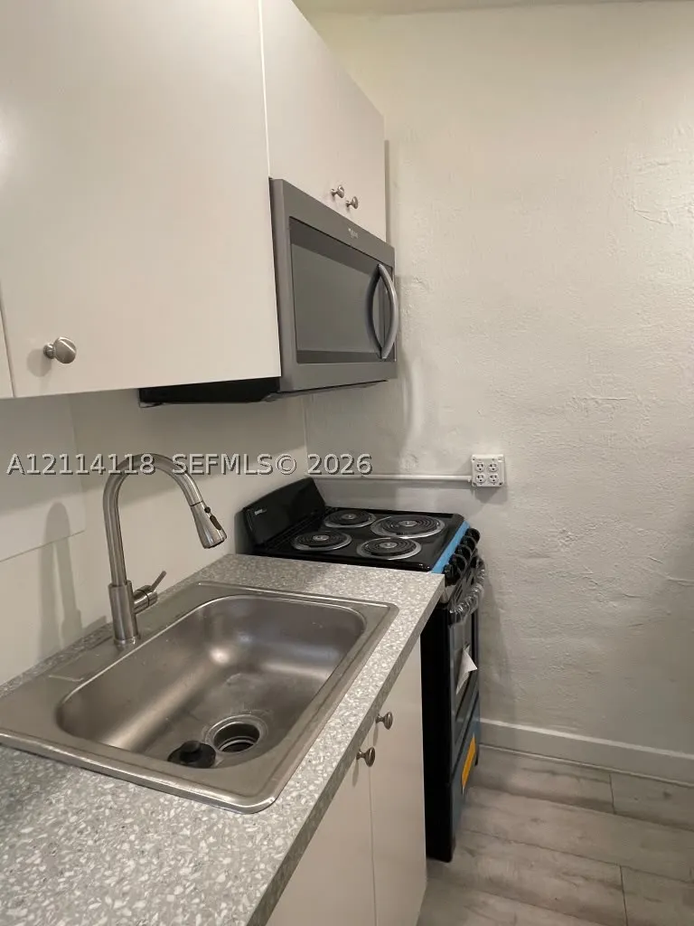 2484 SW 10th St #4 - eff