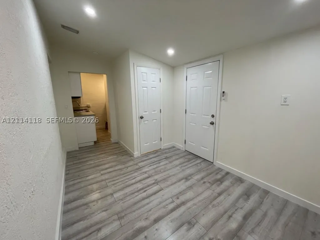 2484 SW 10th St #4 - eff