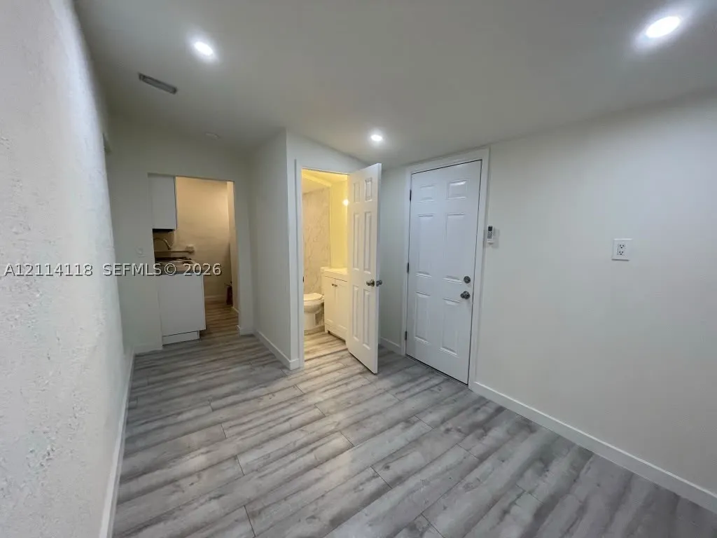 2484 SW 10th St #4 - eff