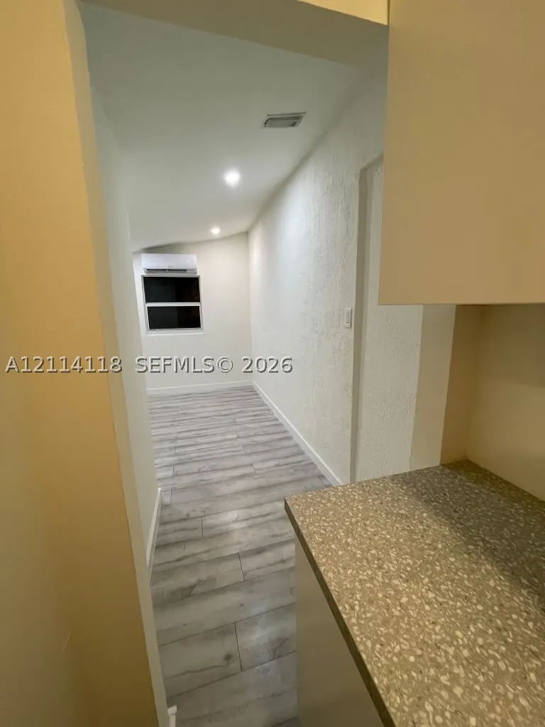 2484 SW 10th St #4 - eff
