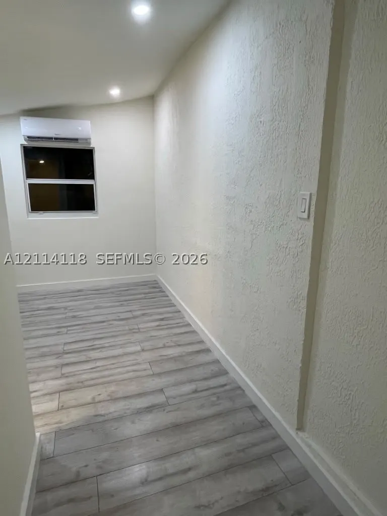 2484 SW 10th St #4 - eff