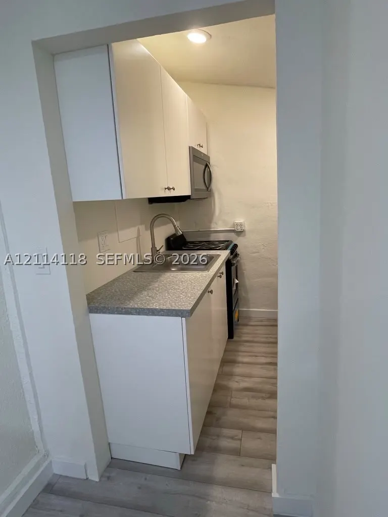 2484 SW 10th St #4 - eff