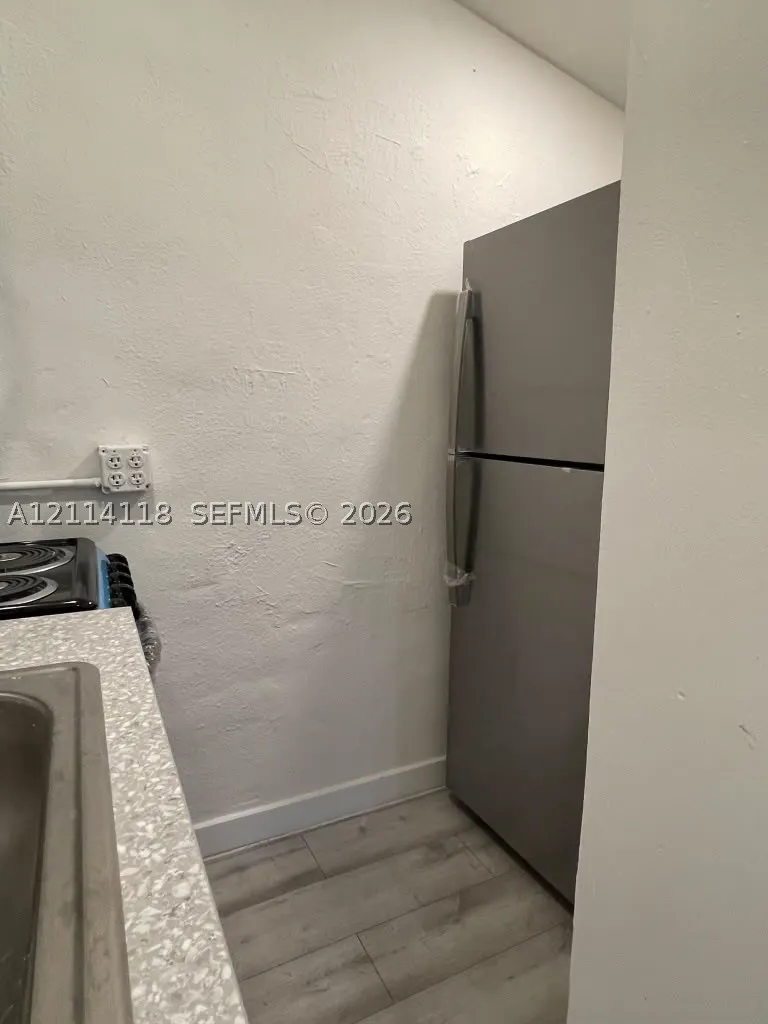 2484 SW 10th St #4 - eff