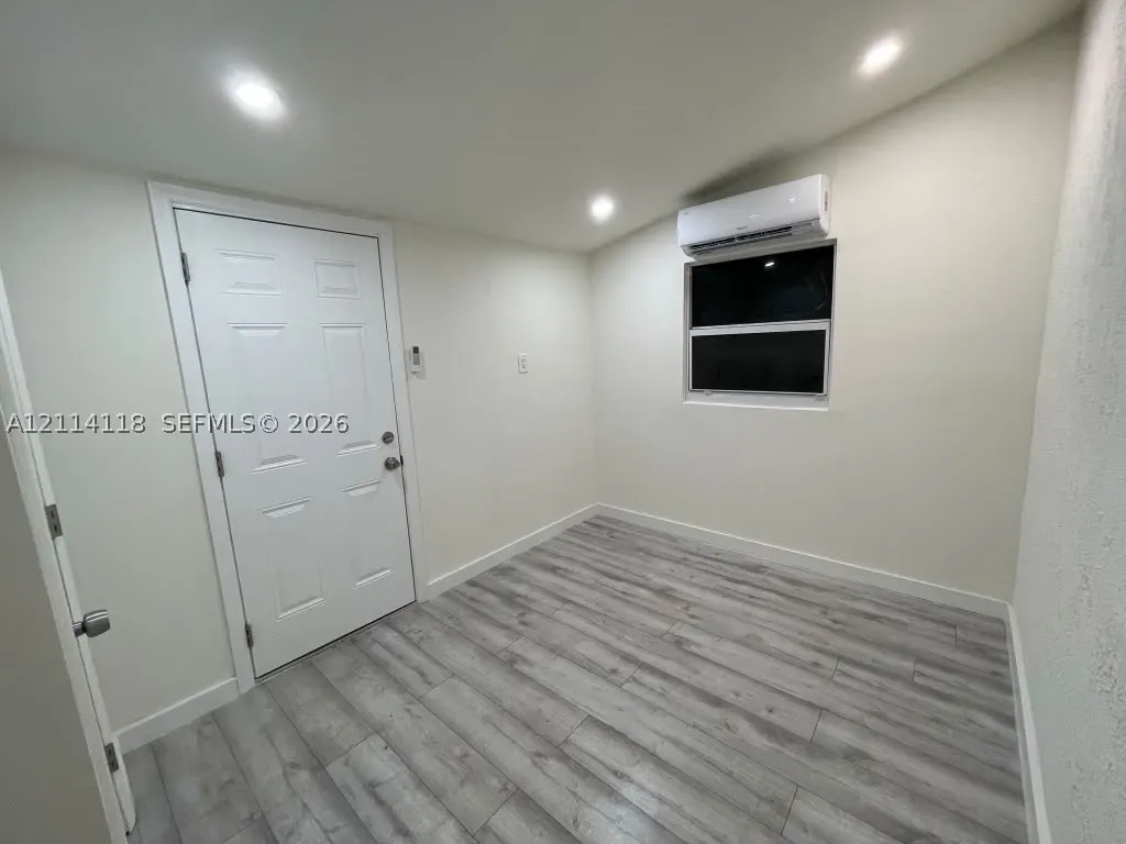 2484 SW 10th St #4 - eff